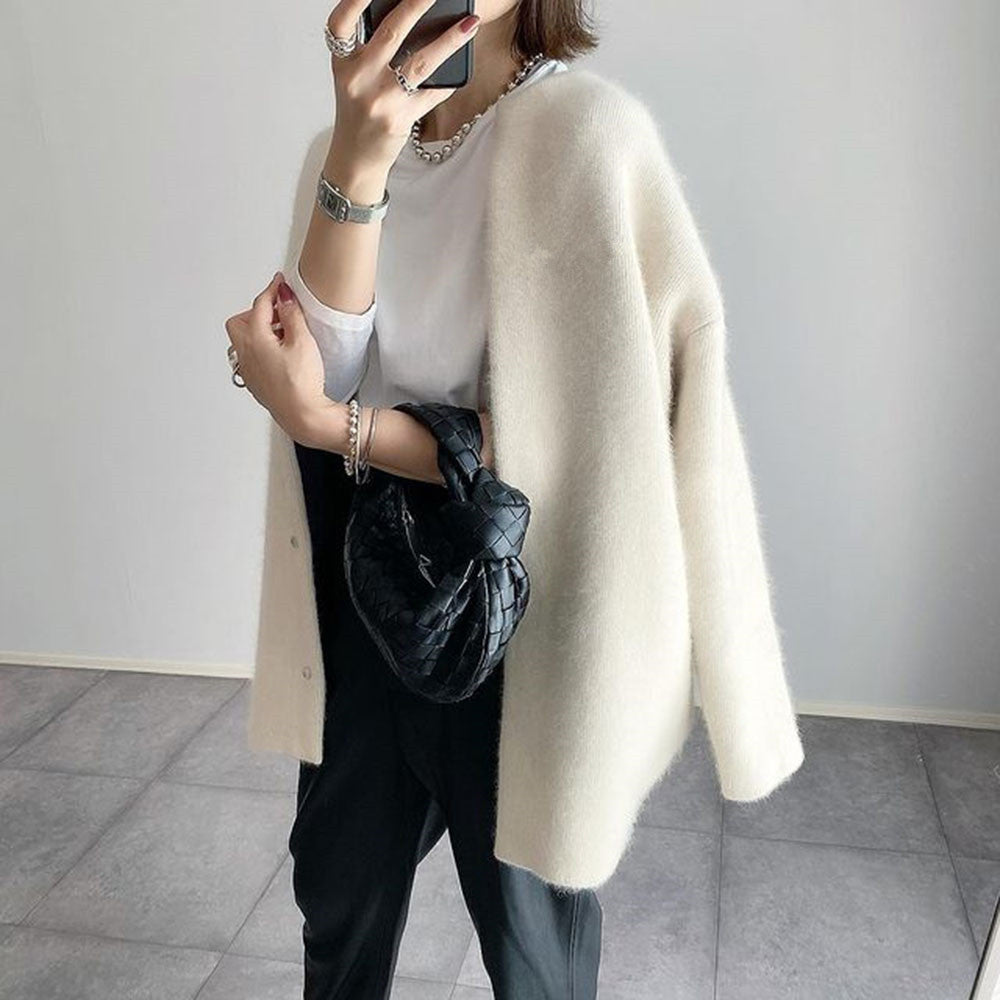 Elegant and Sophisticated Knitted Coat for Women