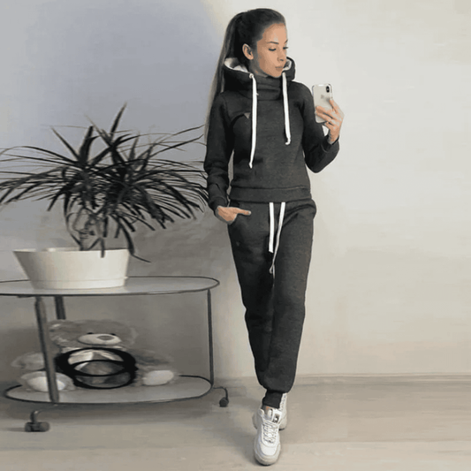 Darce - 2-Piece Women's Tracksuit in Solid Black